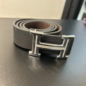 Cinto em Couro Preto com Fivela "H" Cravejada Hermès – Luxo