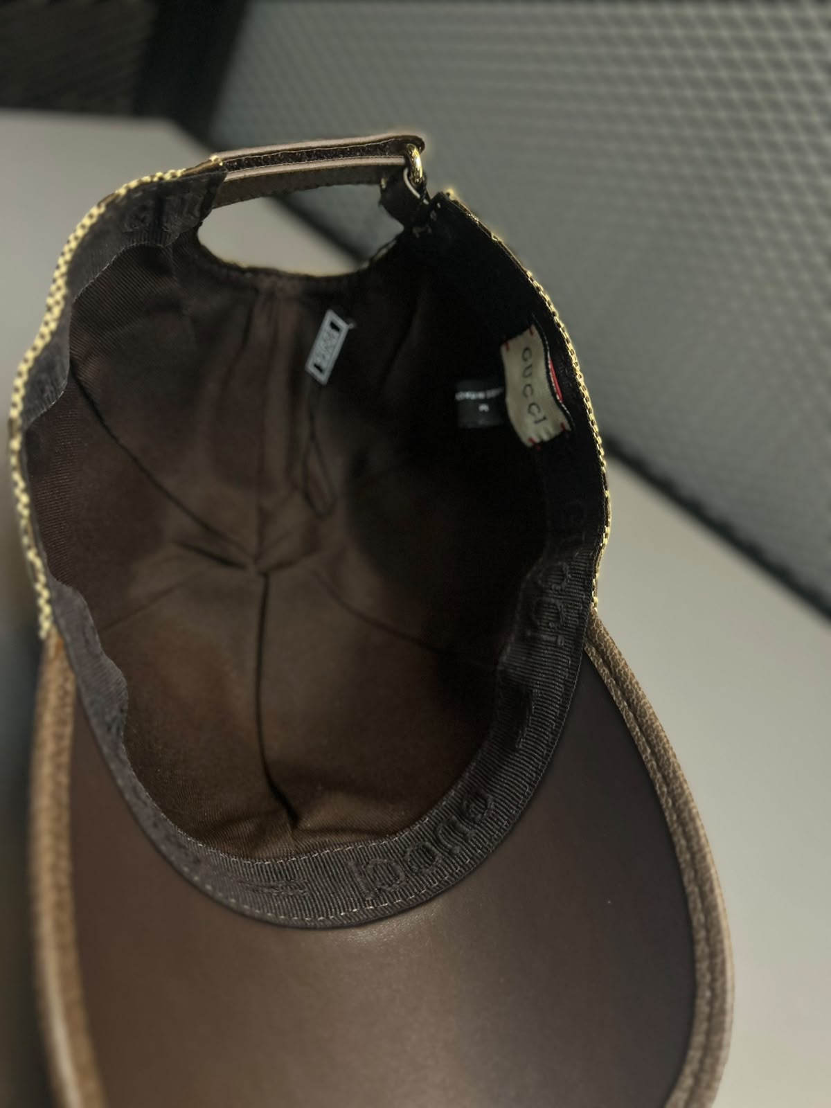 Boné Gucci Jumbo GG Canvas Monogram - Marrom e Bege - Imagem 4