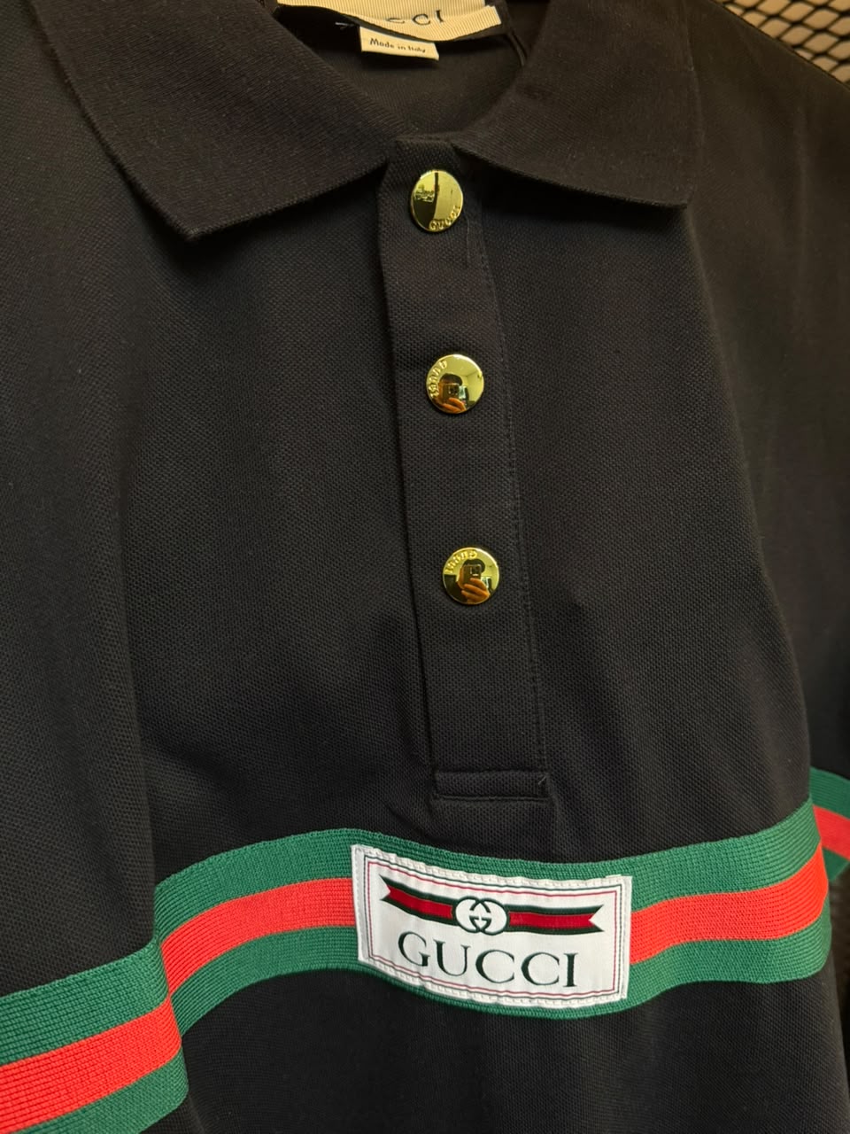 Camisa Polo Gucci Masculina Preta com Faixa Web e Botões Dourados - Imagem 3
