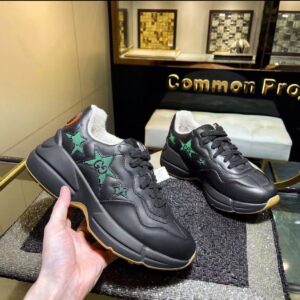 Tênis Gucci Rhyton Black Leather Green GG Stars Gum Sole (30 DIAS PRAZO DE ENTREGA)