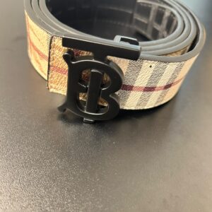 Cinto Estampa Xadrez com Fivela Monograma TB Preto Fosco