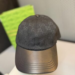Boné Monograma GG Preto com Aba em Couro Sintético Gucci – Ajustável de Luxo