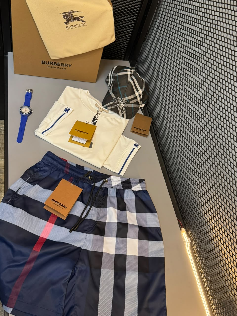 Short Burberry Estampa Xadrez Azul Luxo - Imagem 3